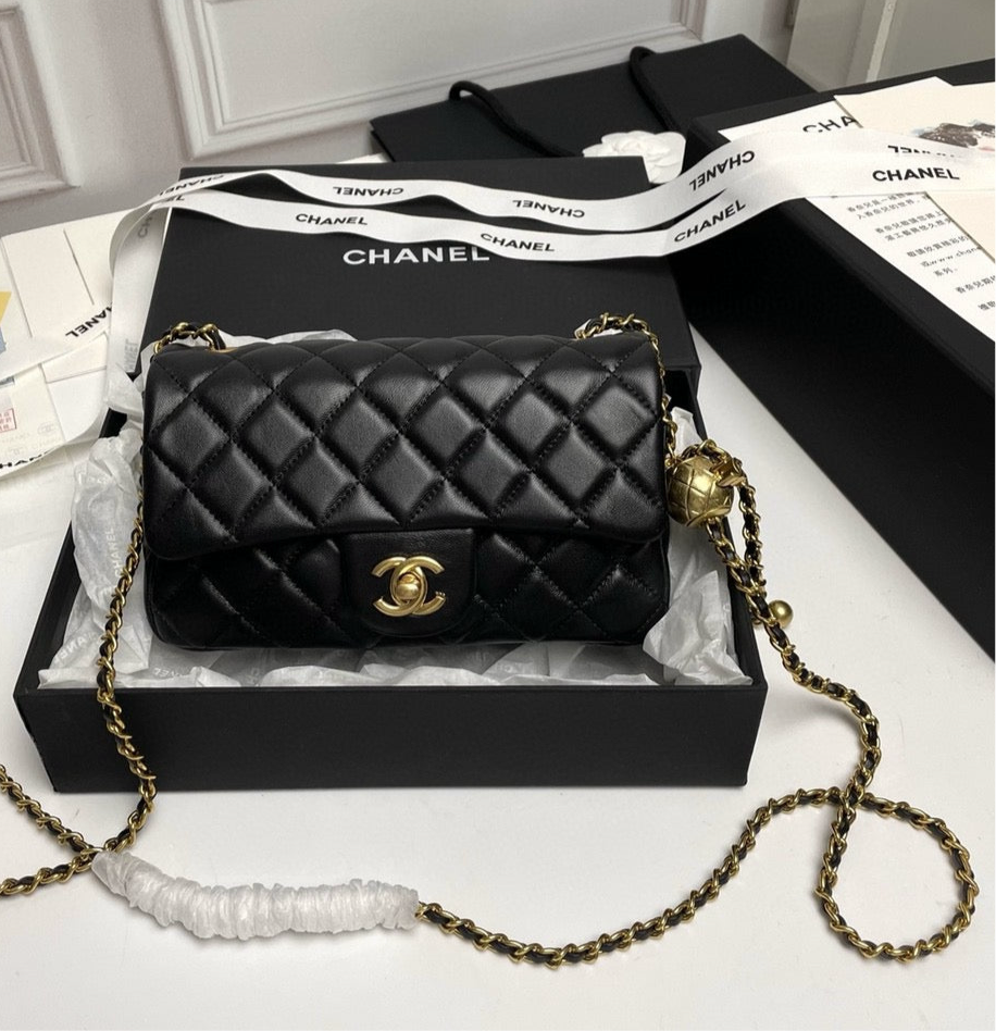 '-  CHANEL  Flap Bag Beige Gold Ball 20cm ✨