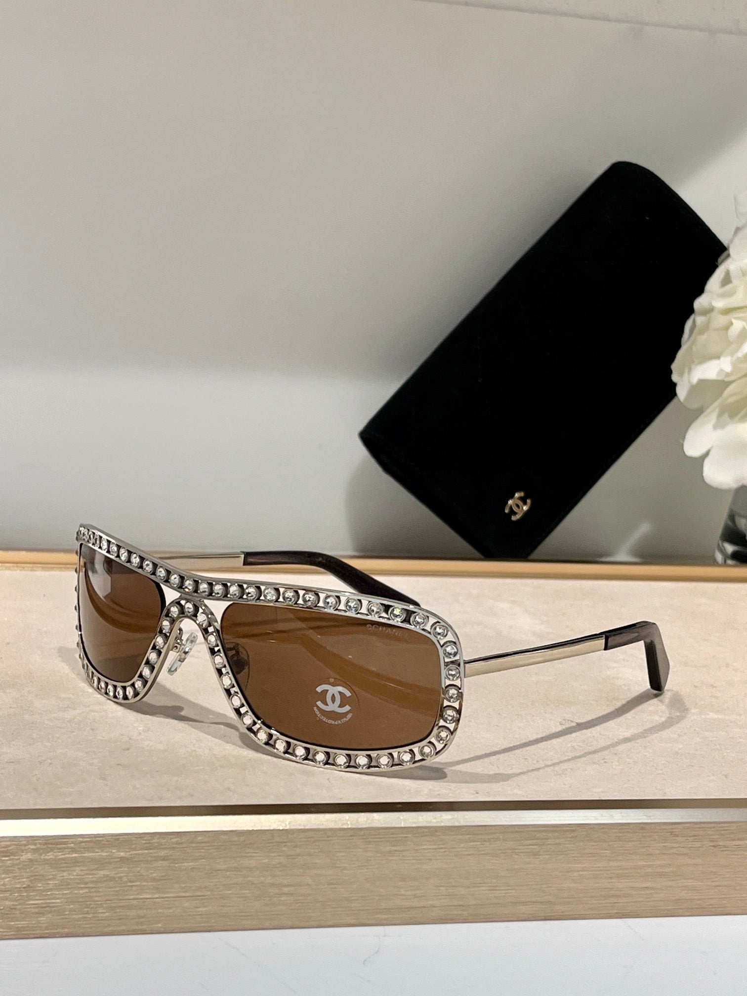 '- CHANEL Shield Sunglasses A71558🖤 - buyonlinebehappy