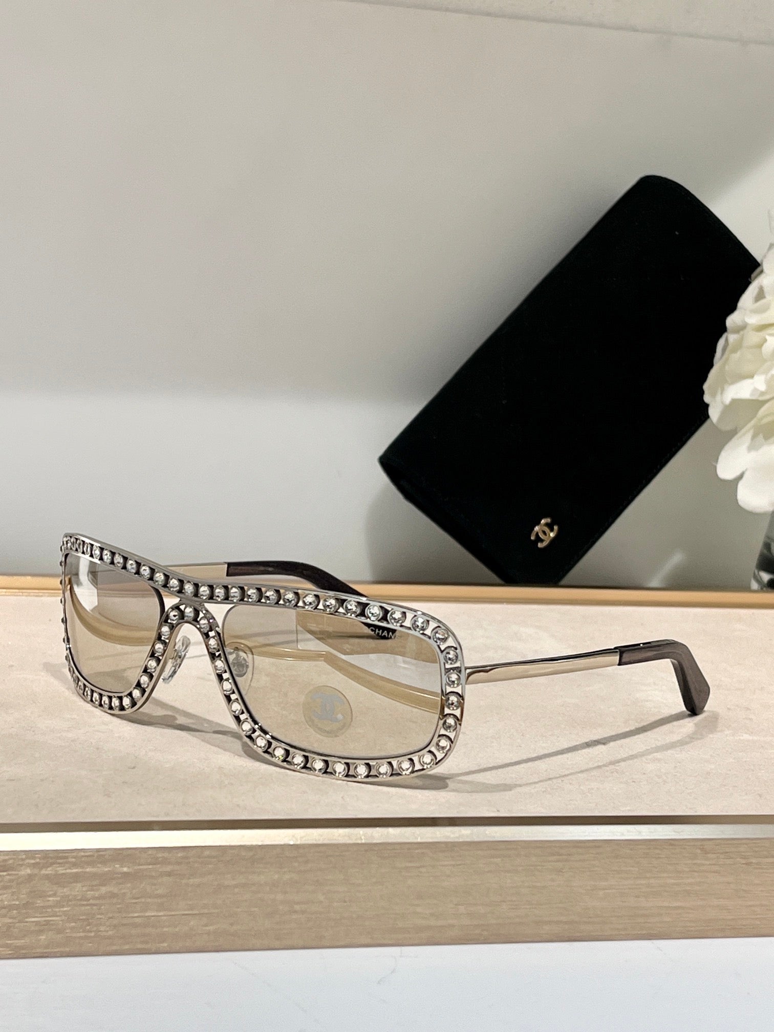 '- CHANEL Shield Sunglasses A71558🖤 - buyonlinebehappy