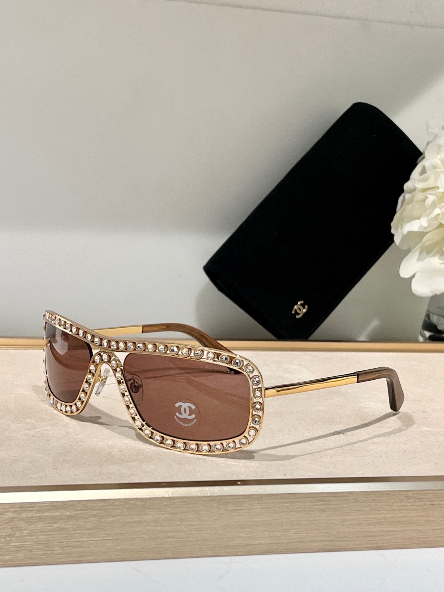 '- CHANEL Shield Sunglasses A71558🖤 - buyonlinebehappy