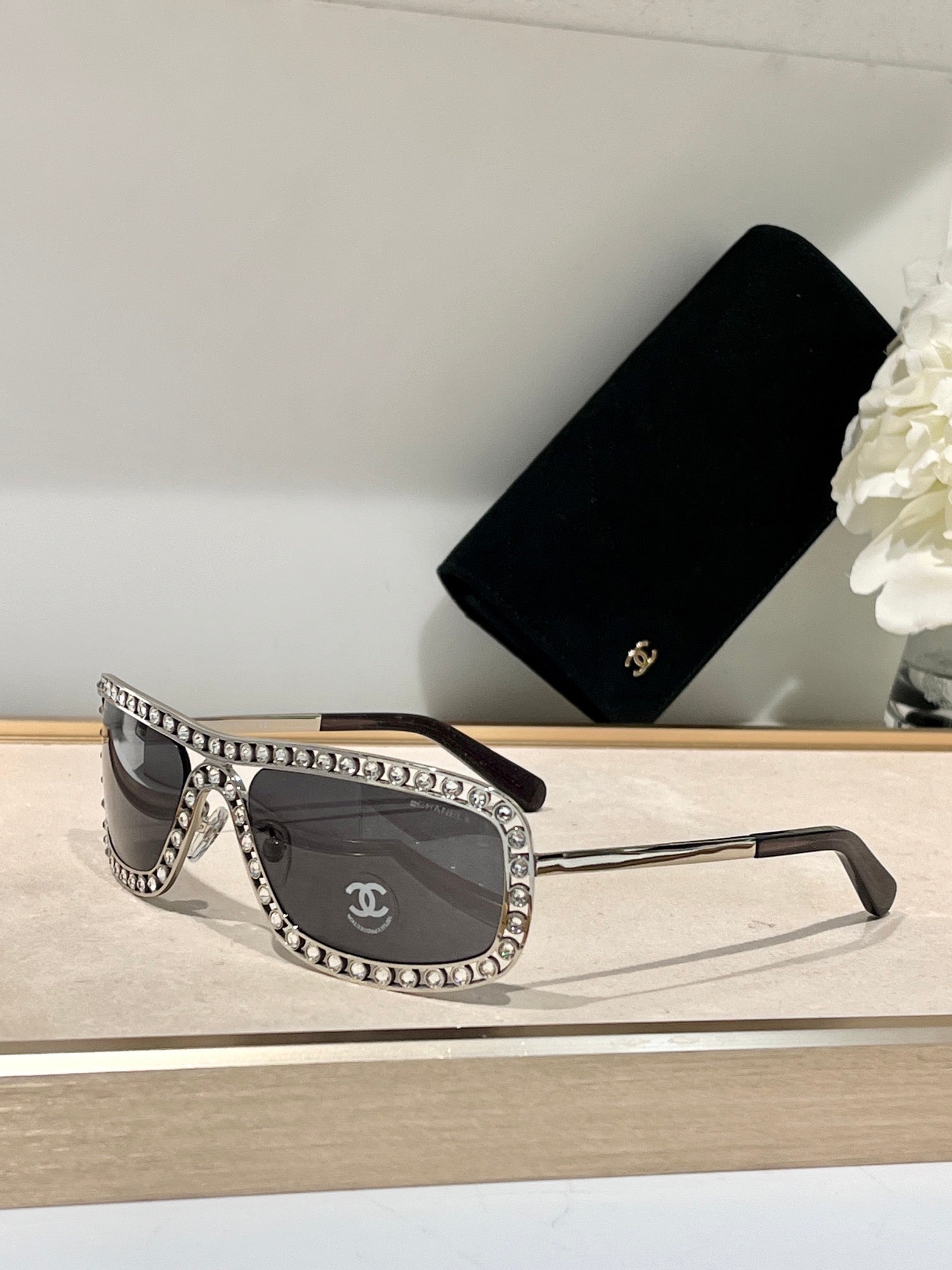 '- CHANEL Shield Sunglasses A71558🖤 - buyonlinebehappy