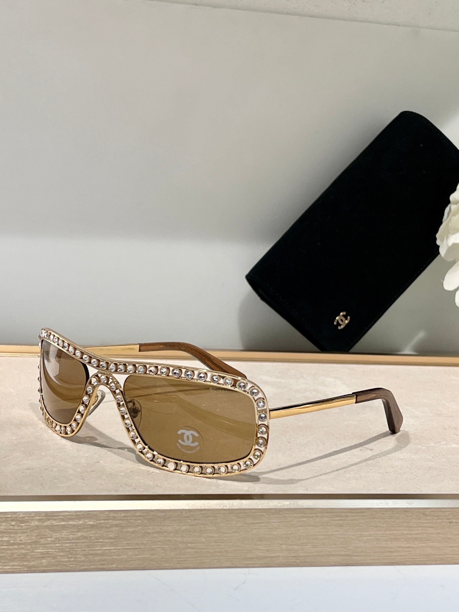 '- CHANEL Shield Sunglasses A71558🖤 - buyonlinebehappy