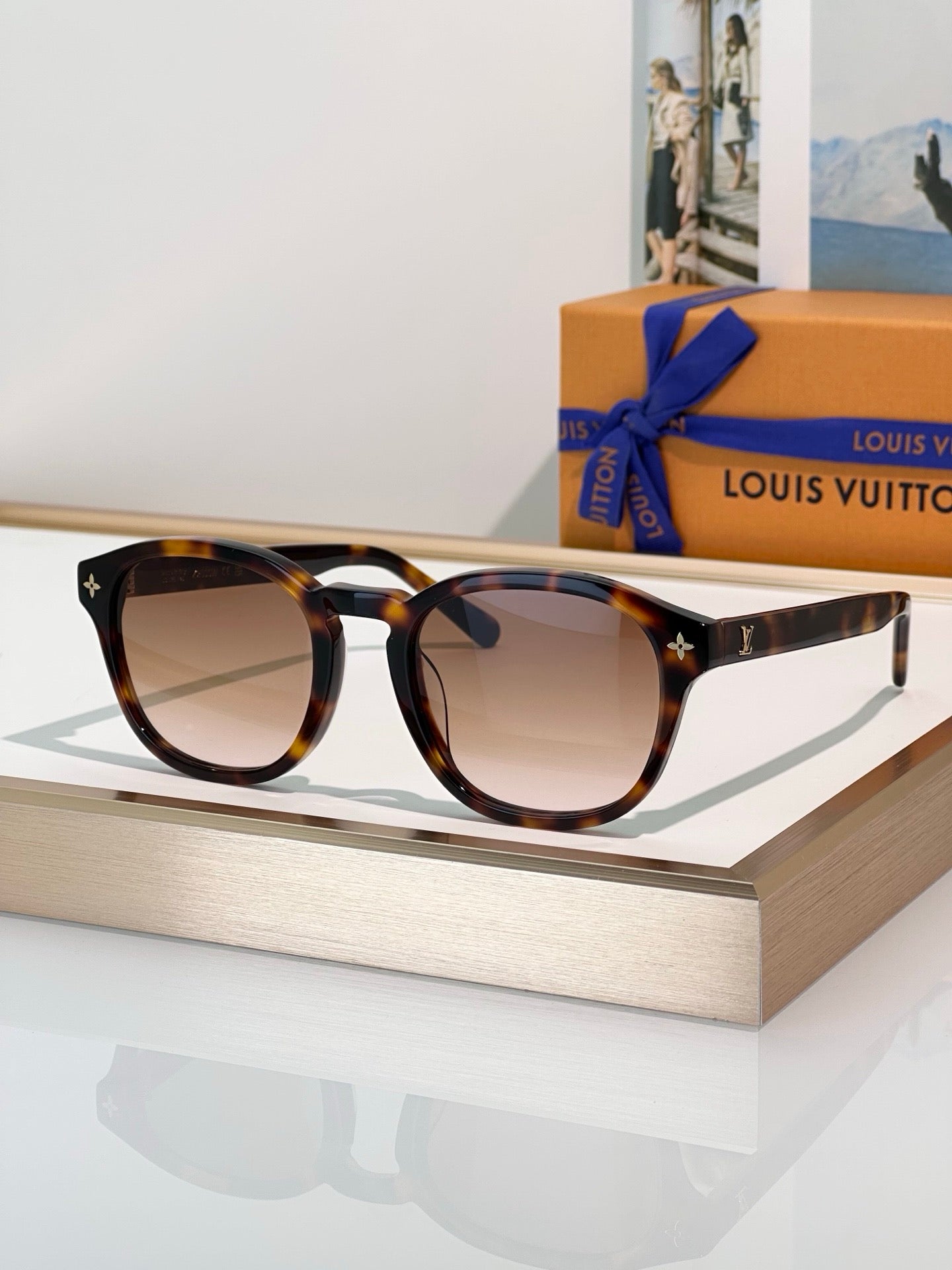 Louis Vuitton Z2809W LV Aura Pantos Sunglasses   ✨