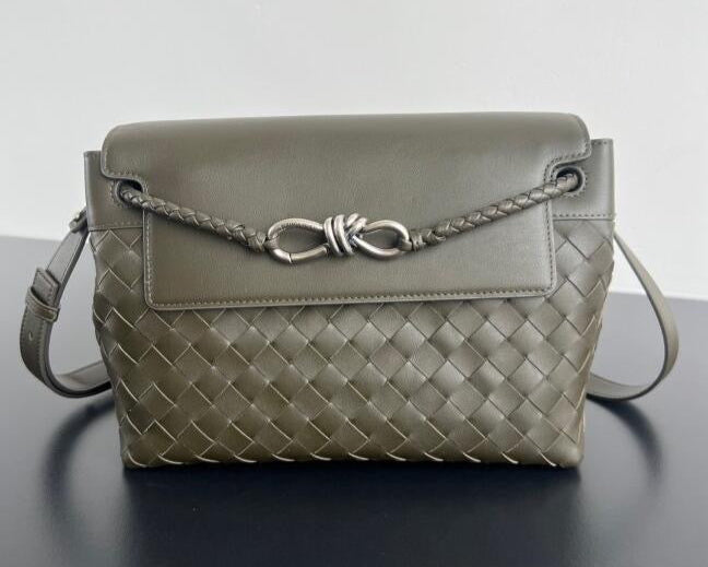 Bottega Veneta  Small Andiamo Messenger Bag in Intrecciato Leathers 💚