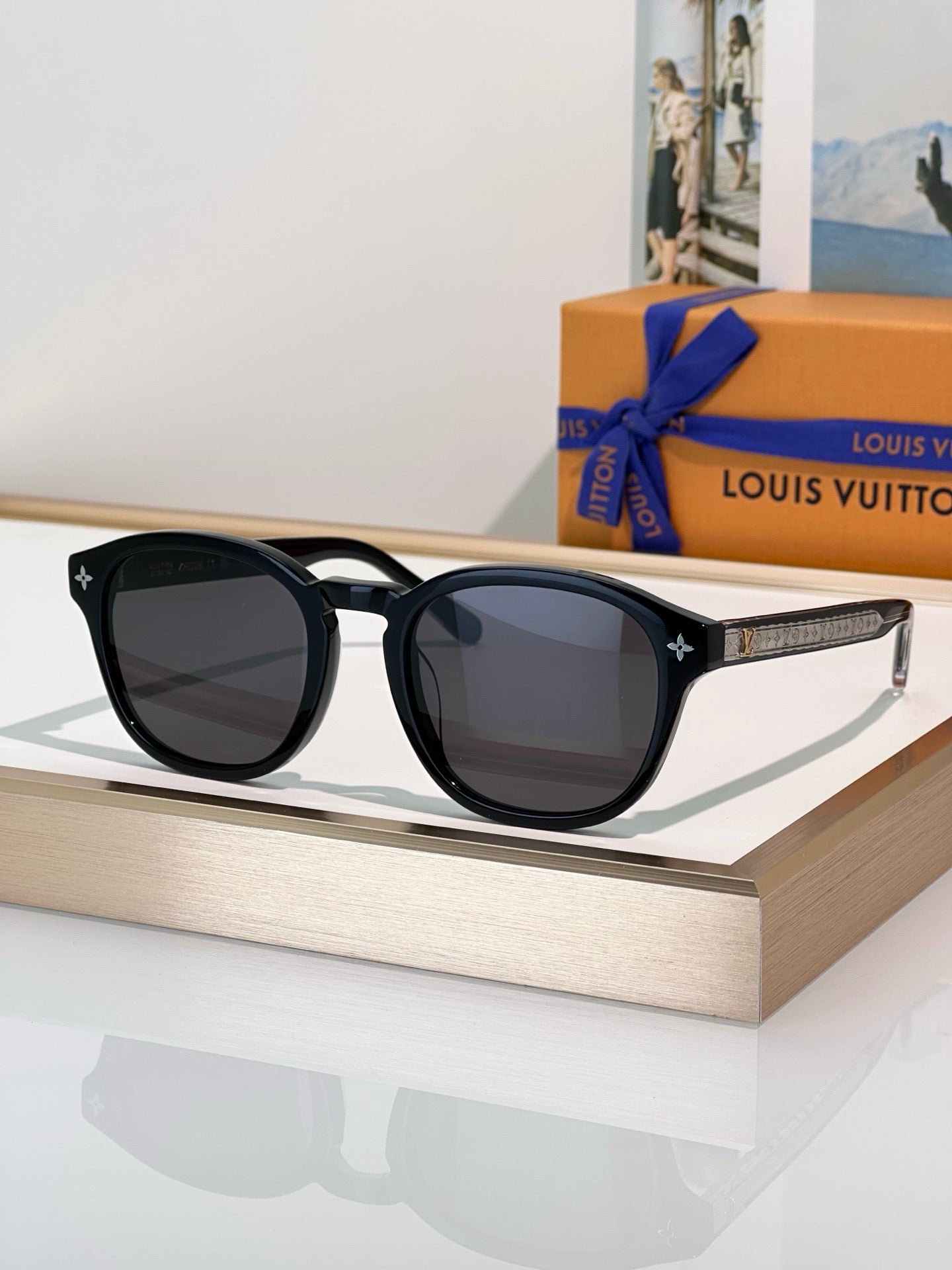 Louis Vuitton Z2809W LV Aura Pantos Sunglasses   ✨