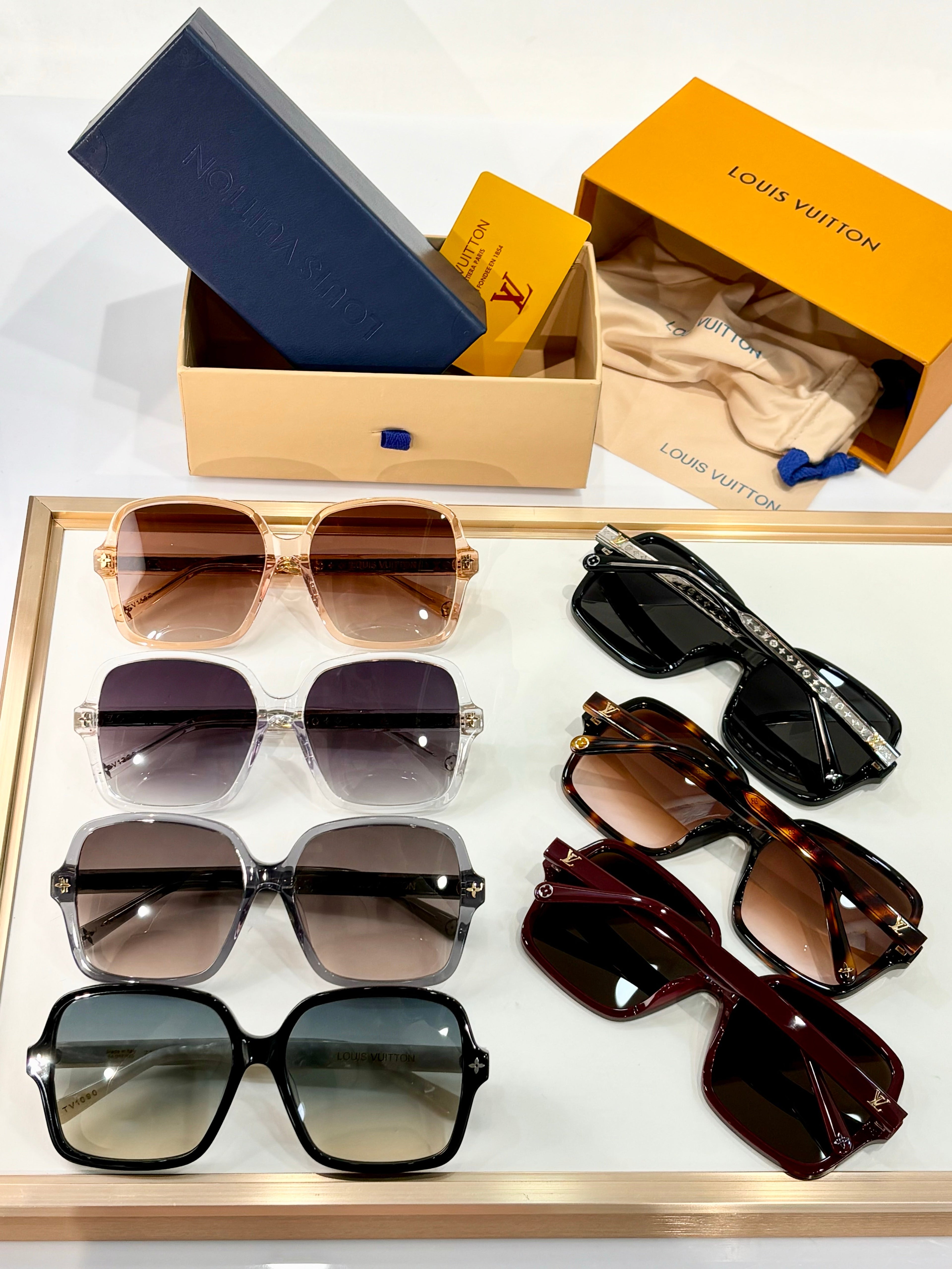 Louis Vuitton Z2917W LV Aura Square Sunglasses   ✨