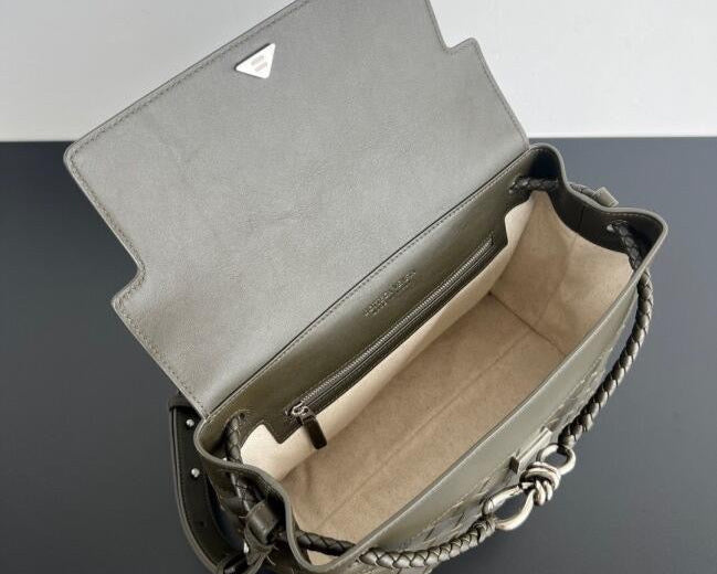 Bottega Veneta  Small Andiamo Messenger Bag in Intrecciato Leathers 💚