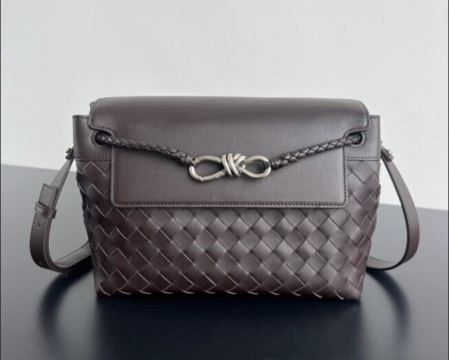 Bottega Veneta  Small Andiamo Messenger Bag in Intrecciato Leathers 💚