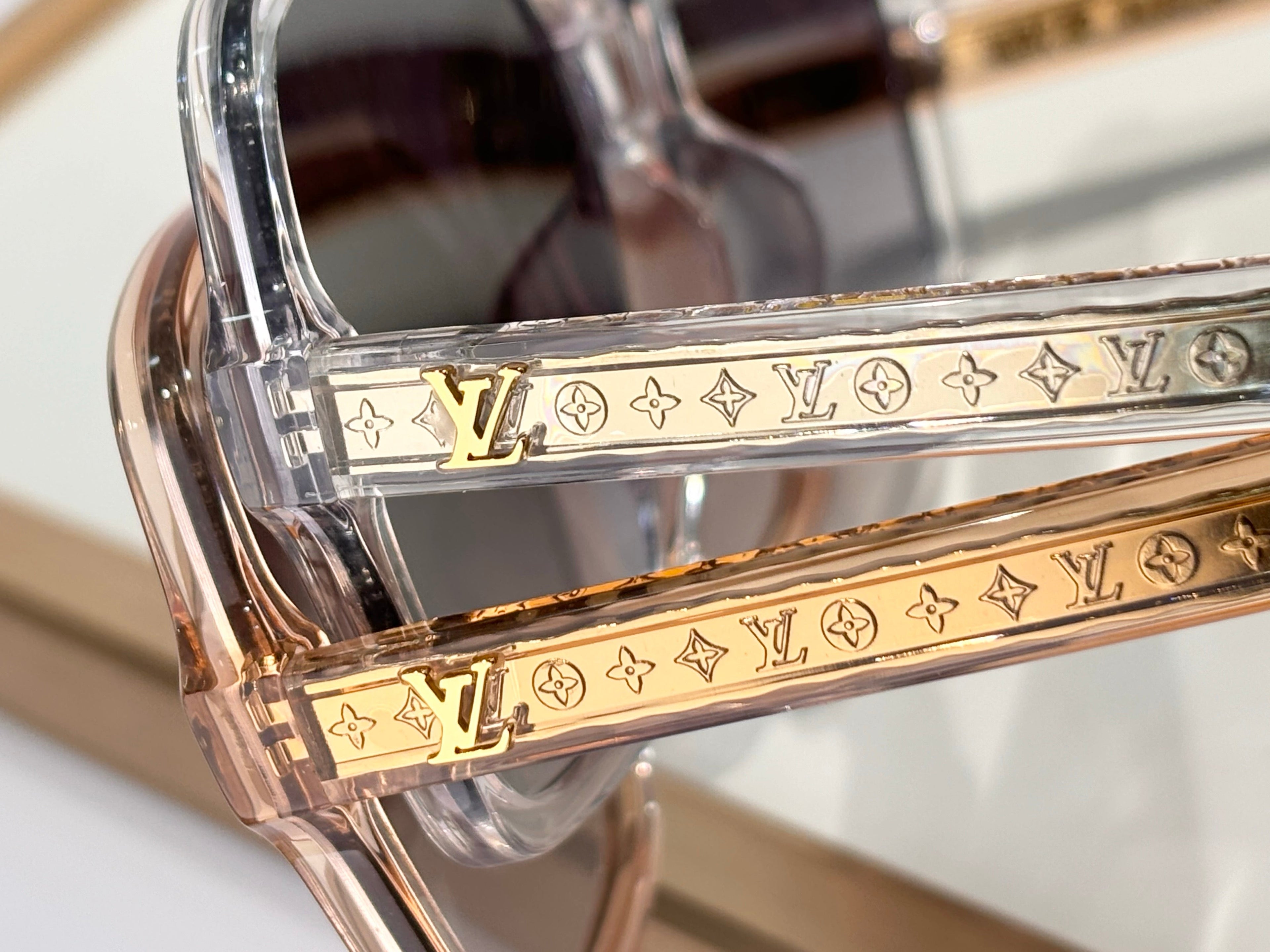 Louis Vuitton Z2917W LV Aura Square Sunglasses   ✨