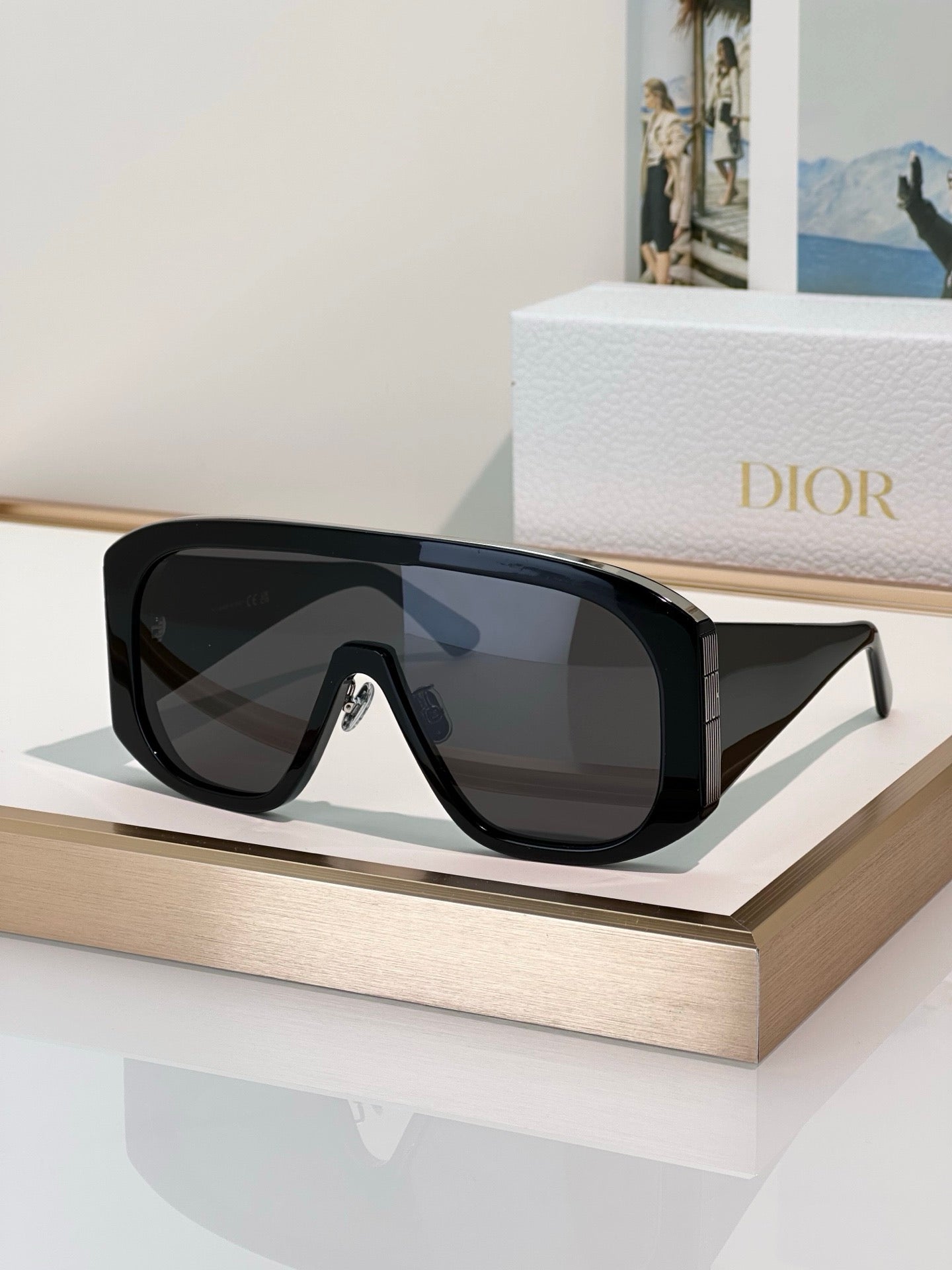 DIOR DiorGraphique M2U Shield Sunglasses ✨