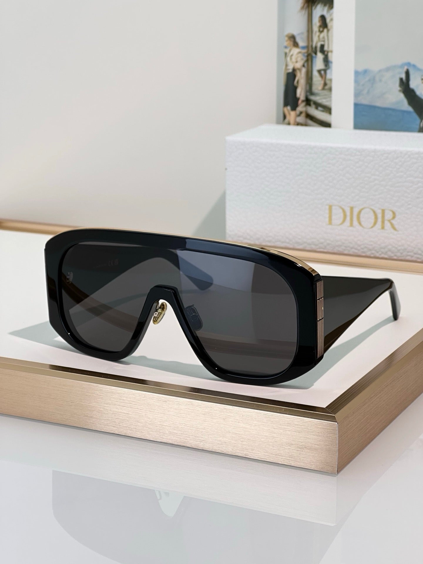 DIOR DiorGraphique M2U Shield Sunglasses ✨
