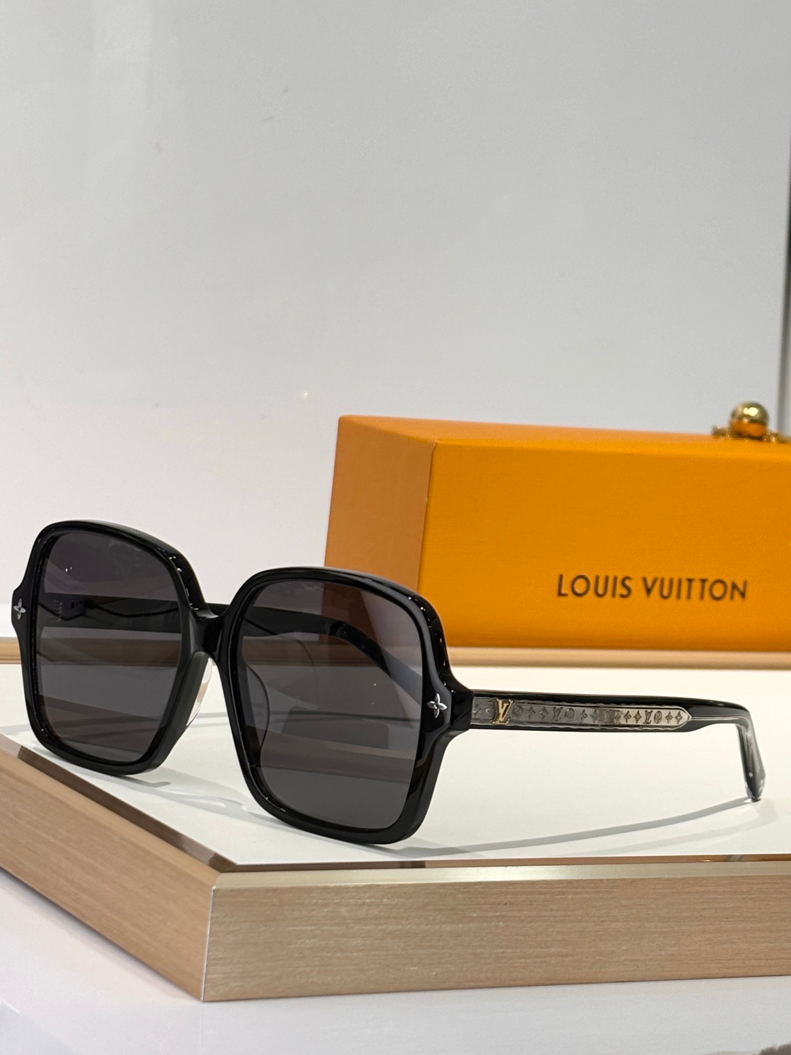 Louis Vuitton Z2917W LV Aura Square Sunglasses   ✨