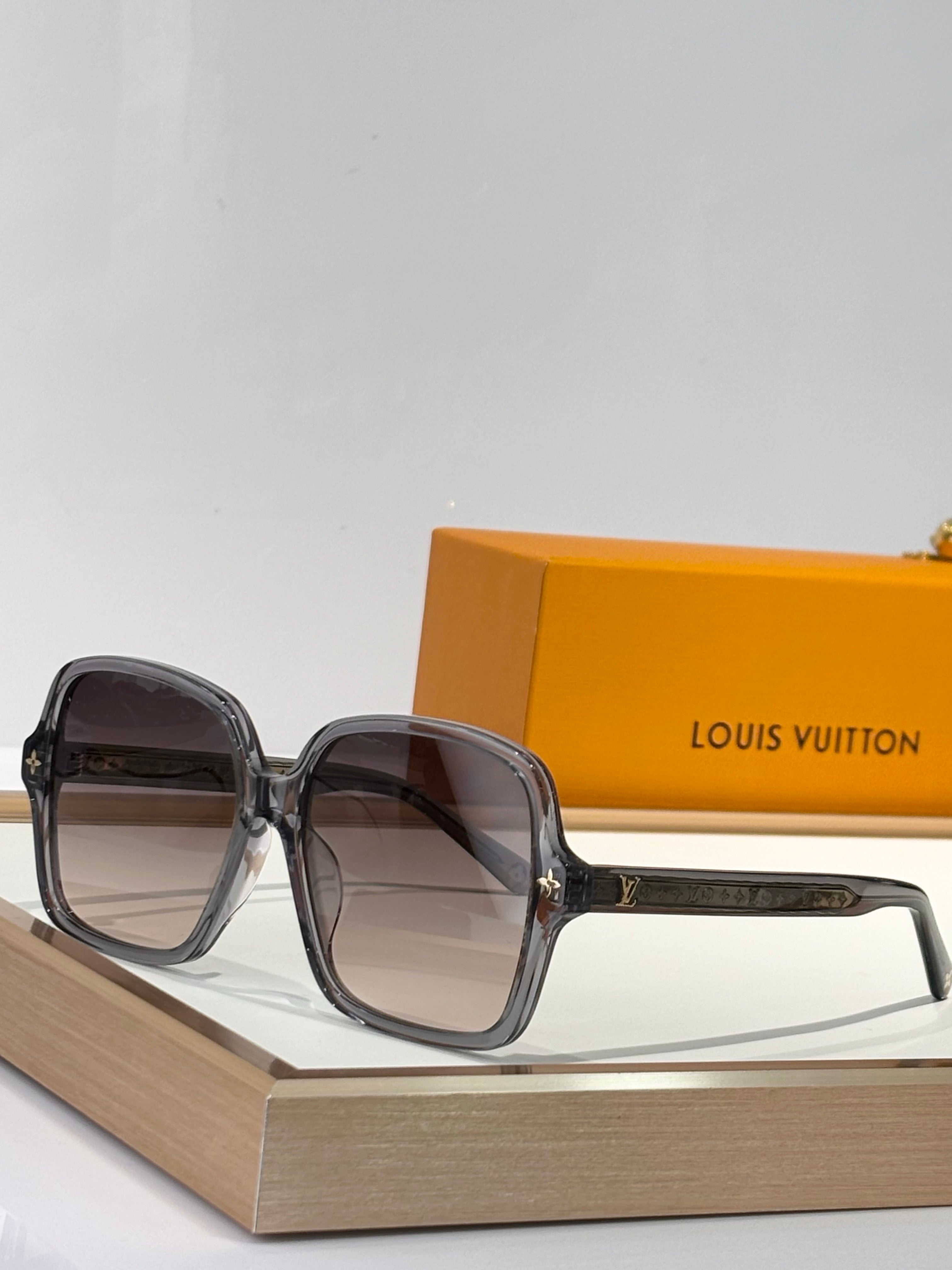 Louis Vuitton Z2917W LV Aura Square Sunglasses   ✨