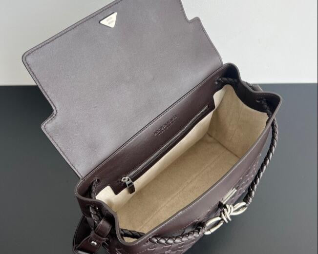 Bottega Veneta  Small Andiamo Messenger Bag in Intrecciato Leathers 💚