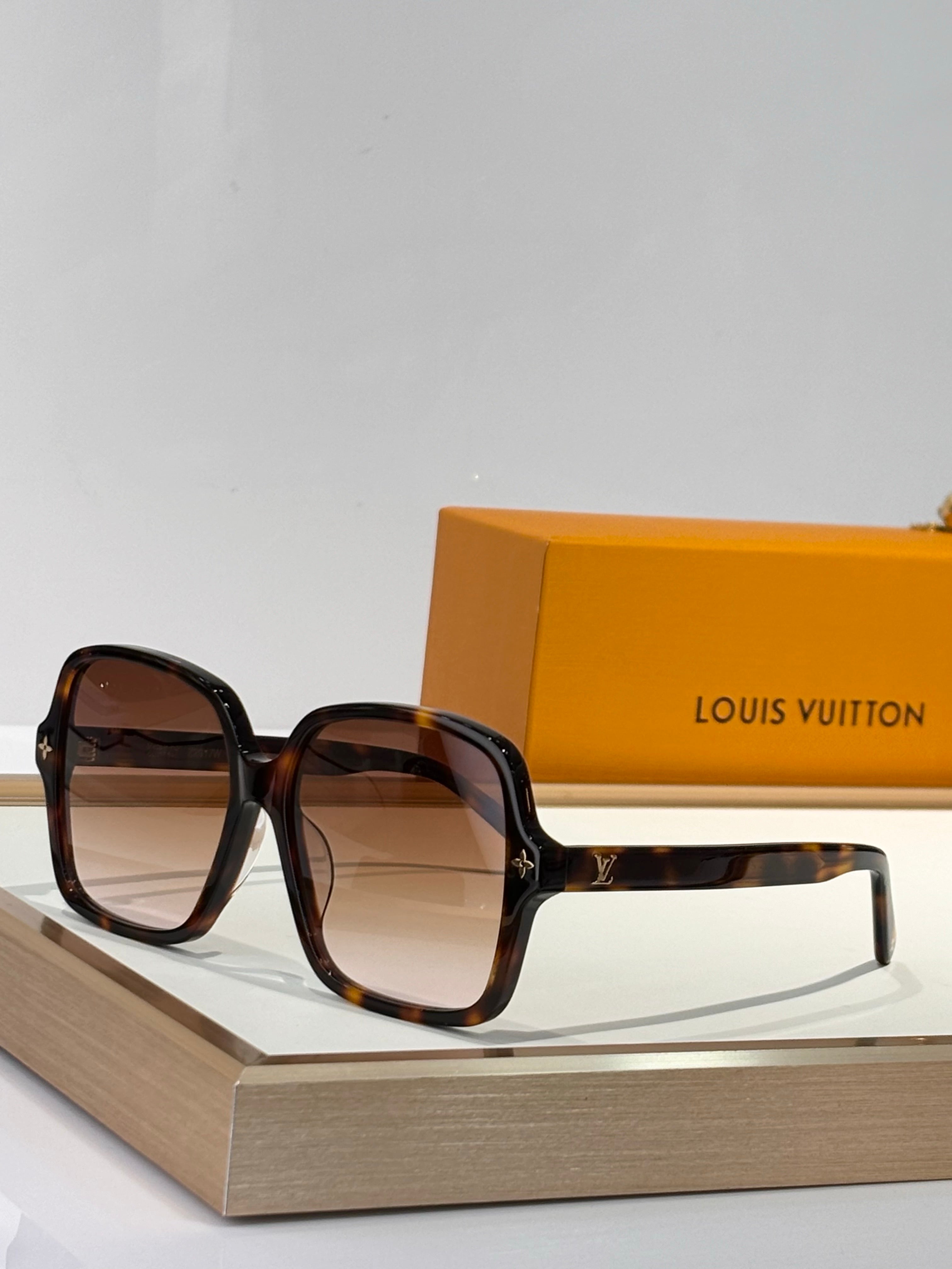 Louis Vuitton Z2917W LV Aura Square Sunglasses   ✨