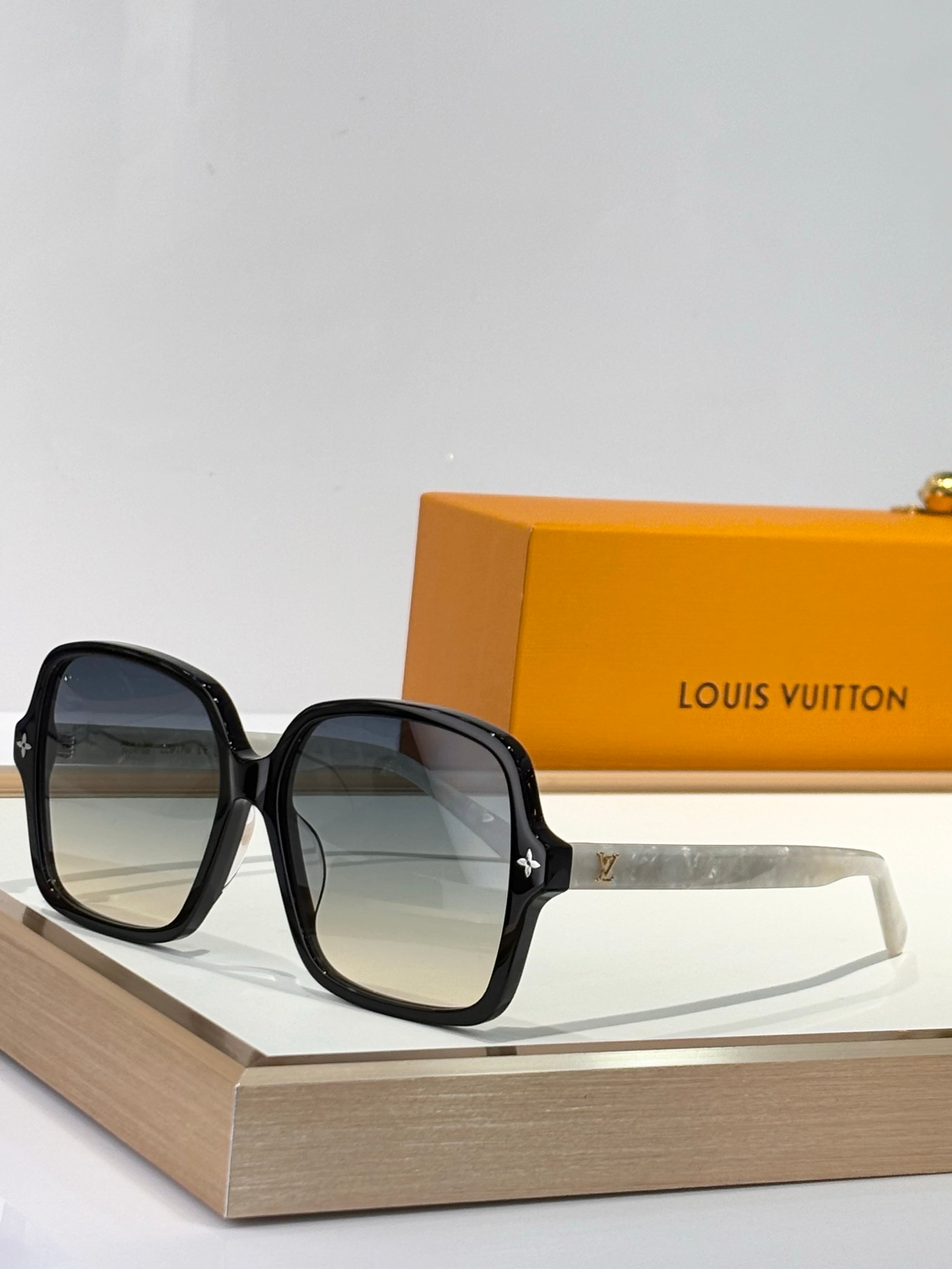 Louis Vuitton Z2917W LV Aura Square Sunglasses   ✨