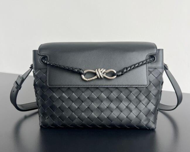 Bottega Veneta  Small Andiamo Messenger Bag in Intrecciato Leathers 💚