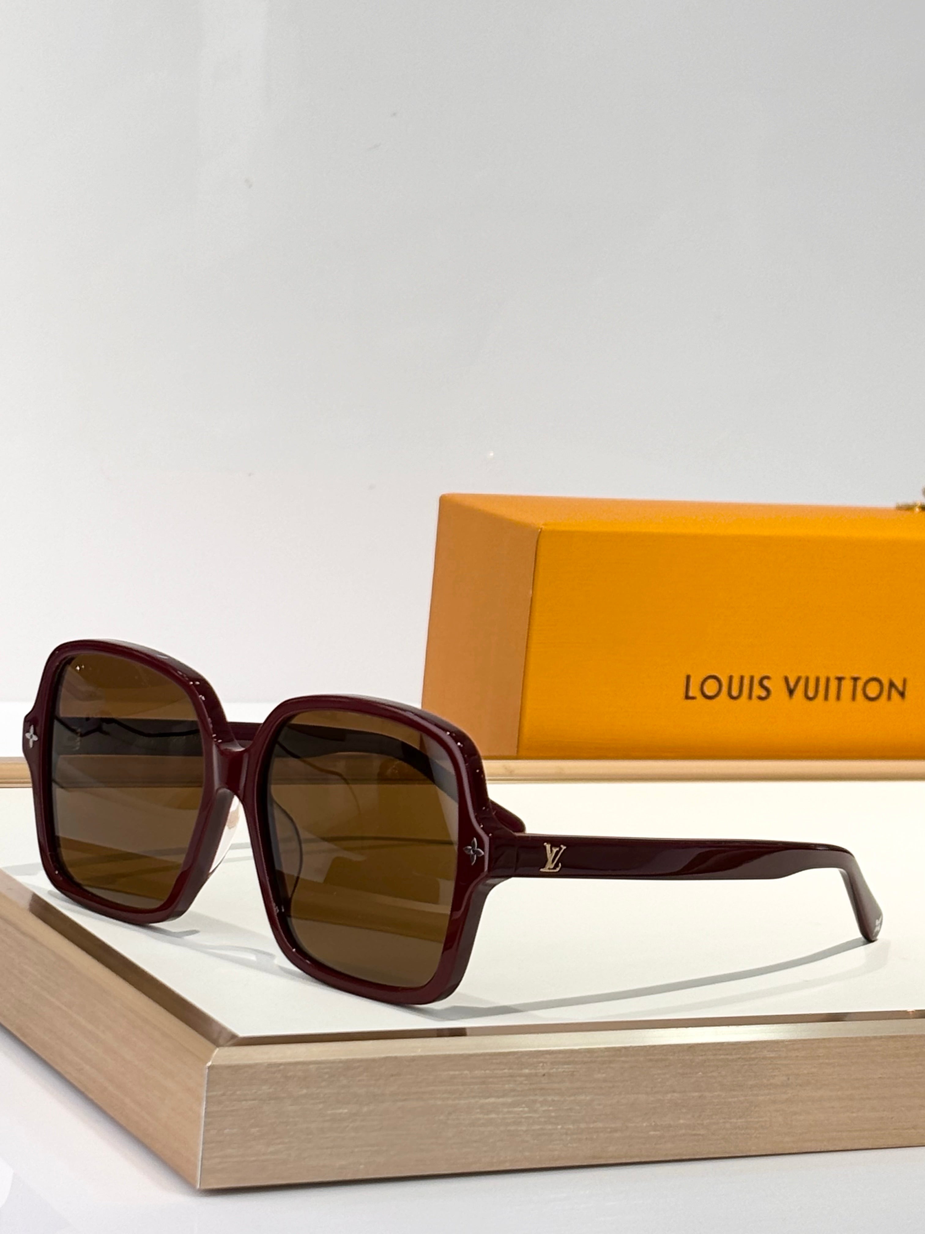 Louis Vuitton Z2917W LV Aura Square Sunglasses   ✨