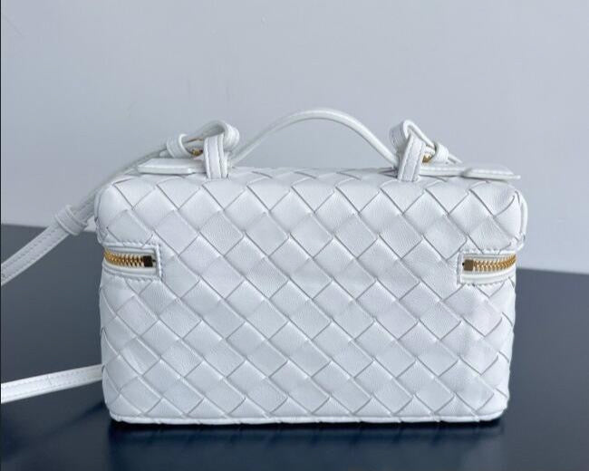 Bottega Veneta Bang Bang Vanity Case in Intrecciato Leathers 💚