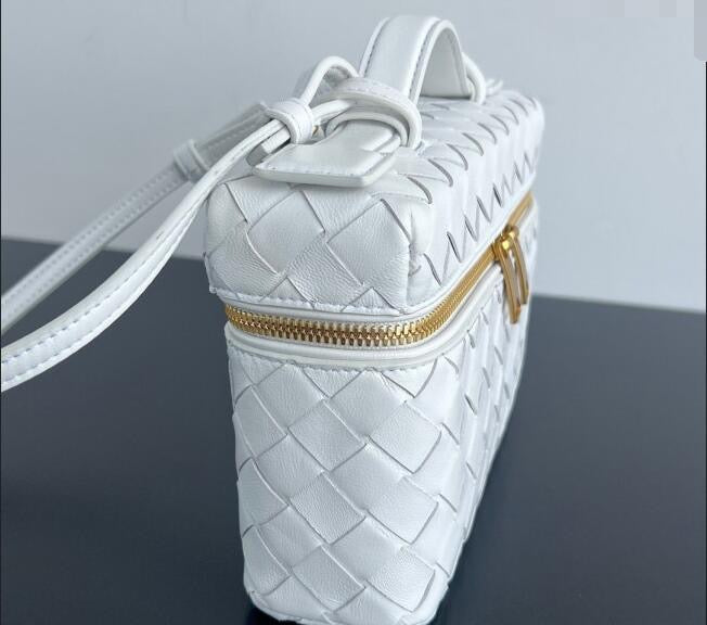 Bottega Veneta Bang Bang Vanity Case in Intrecciato Leathers 💚