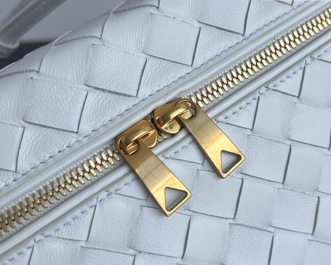 Bottega Veneta Bang Bang Vanity Case in Intrecciato Leathers 💚
