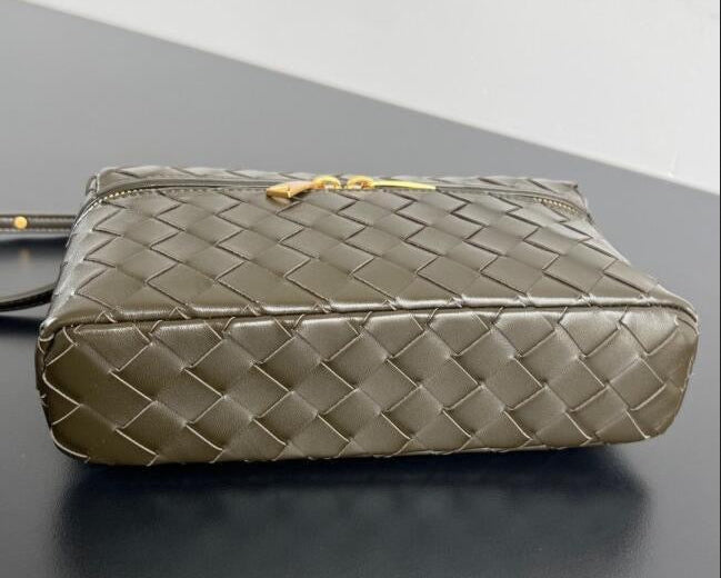 Bottega Veneta Bang Bang Vanity Case in Intrecciato Leathers 💚