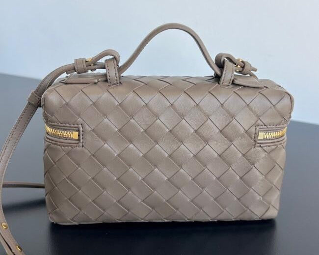 Bottega Veneta Bang Bang Vanity Case in Intrecciato Leathers 💚