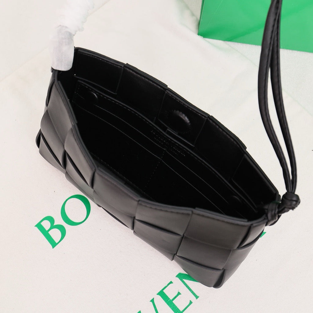 Bottega Veneta Small Cassette Small Intreccio leather bag 💚