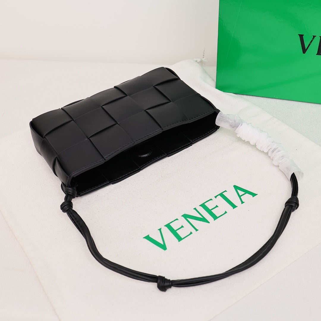 Bottega Veneta Small Cassette Small Intreccio leather bag 💚