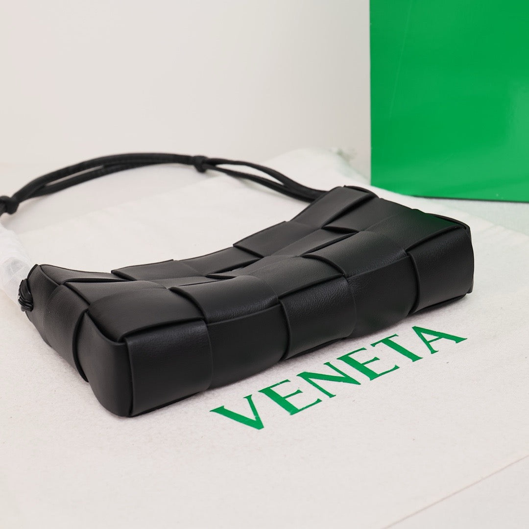 Bottega Veneta Small Cassette Small Intreccio leather bag 💚