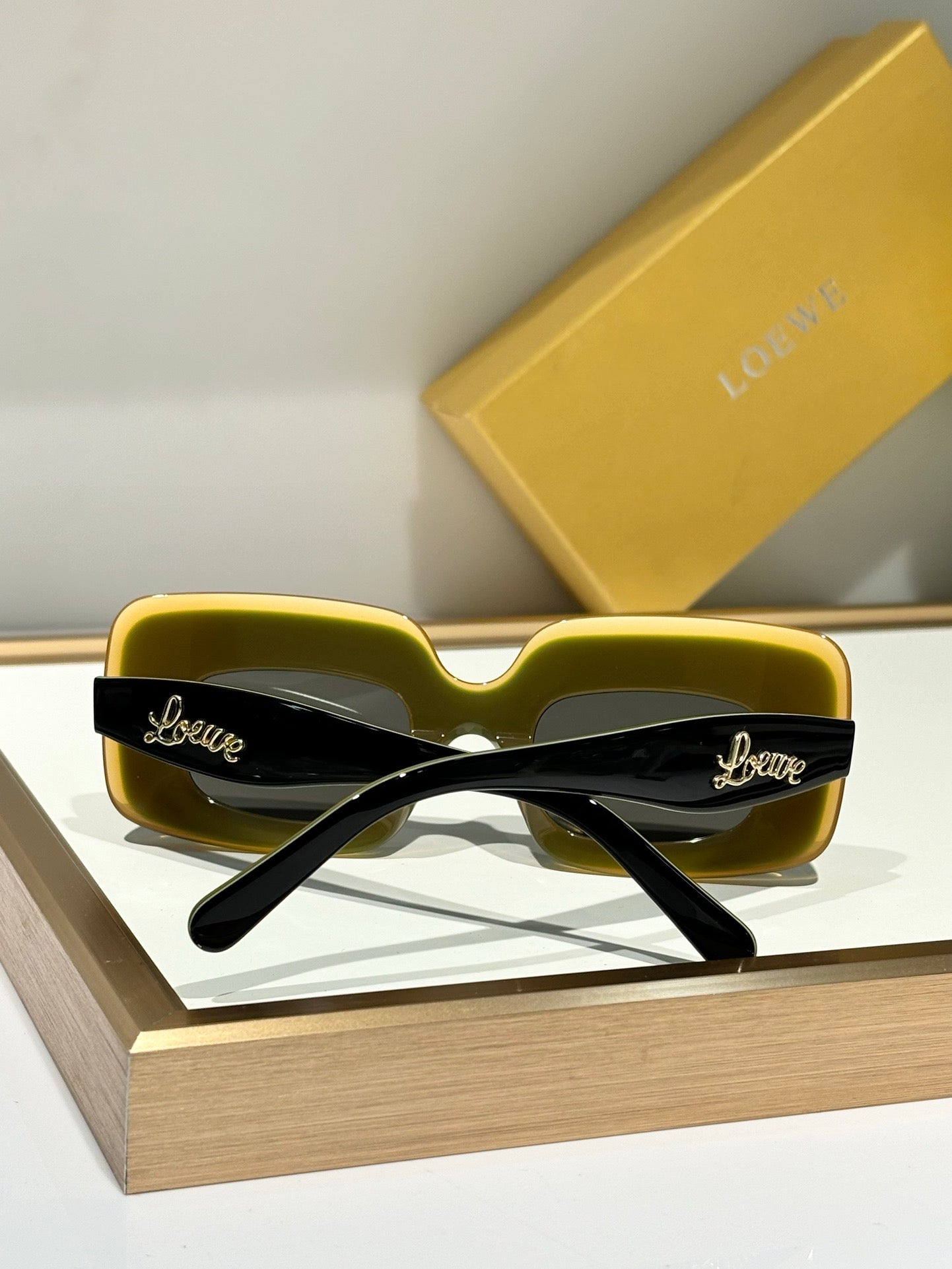 LOEWE x Paula's Ibiza  LW 40139U Unisex Sunglasses  ✨