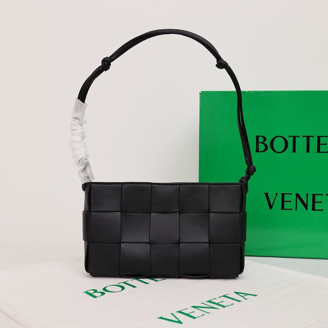 Bottega Veneta Small Cassette Small Intreccio leather bag 💚