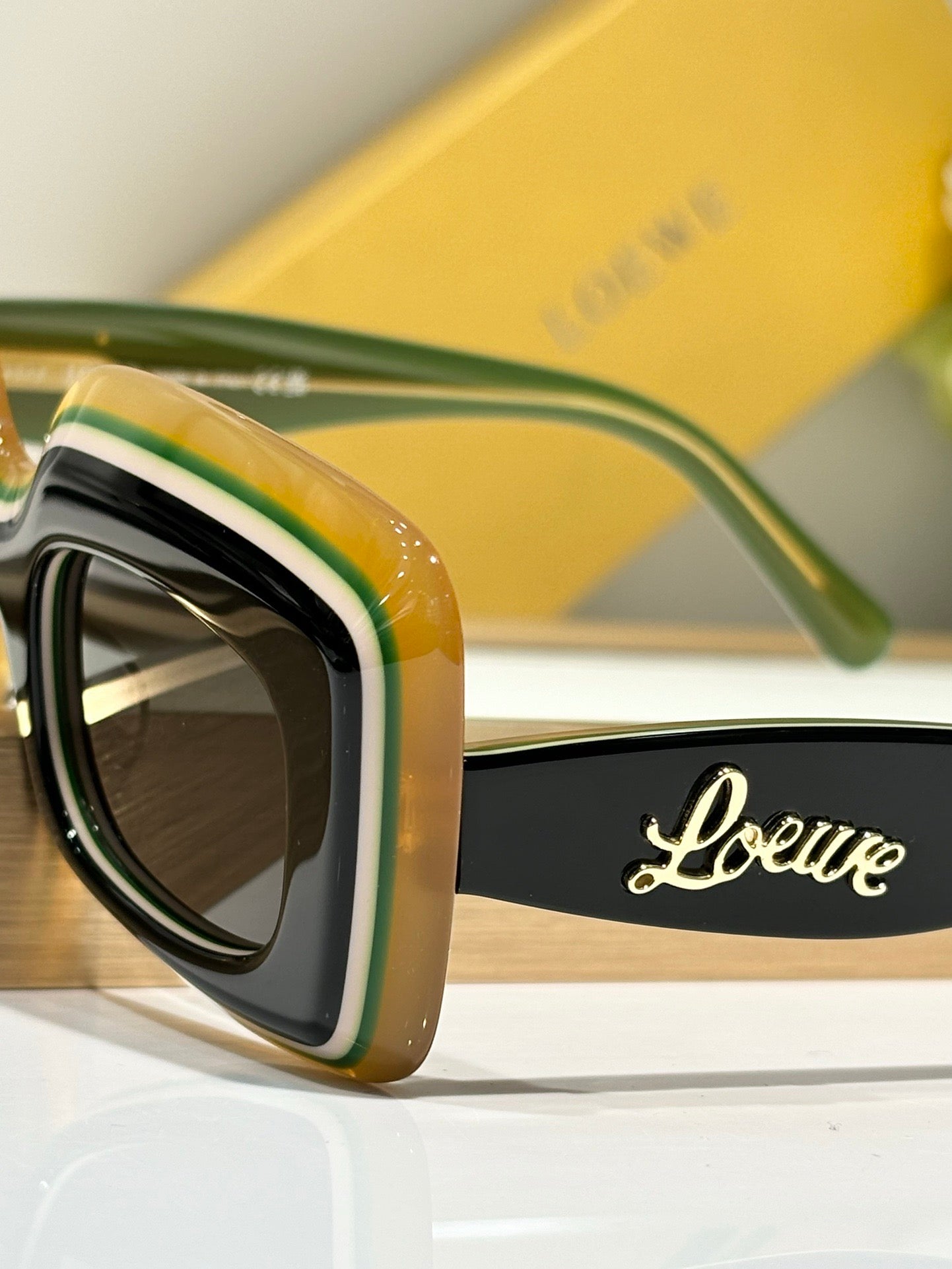 LOEWE x Paula's Ibiza  LW 40139U Unisex Sunglasses  ✨