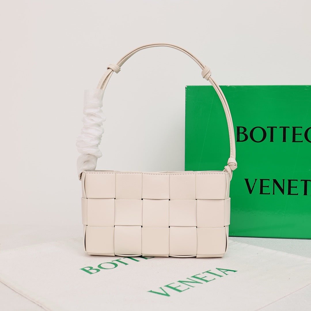 Bottega Veneta Small Cassette Small Intreccio leather bag 💚