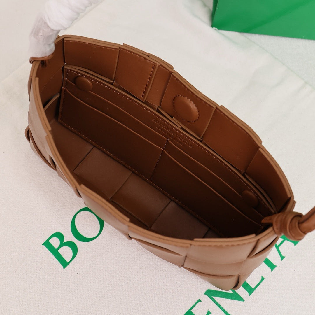 Bottega Veneta Small Cassette Small Intreccio leather bag 💚
