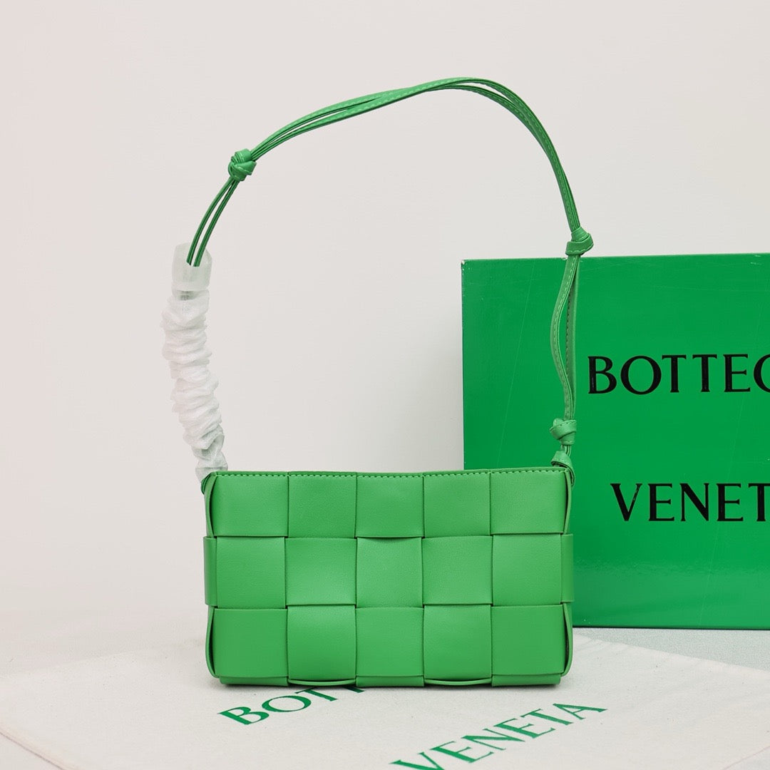 Bottega Veneta Small Cassette Small Intreccio leather bag 💚