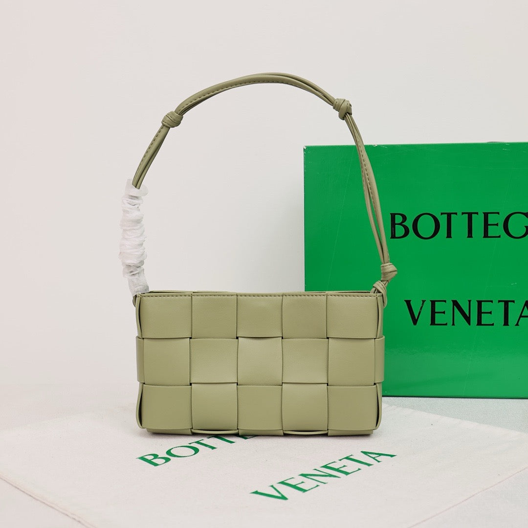 Bottega Veneta Small Cassette Small Intreccio leather bag 💚