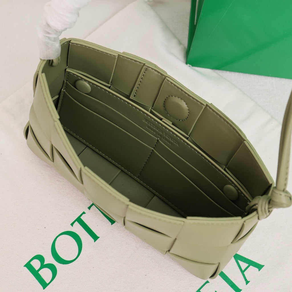 Bottega Veneta Small Cassette Small Intreccio leather bag 💚