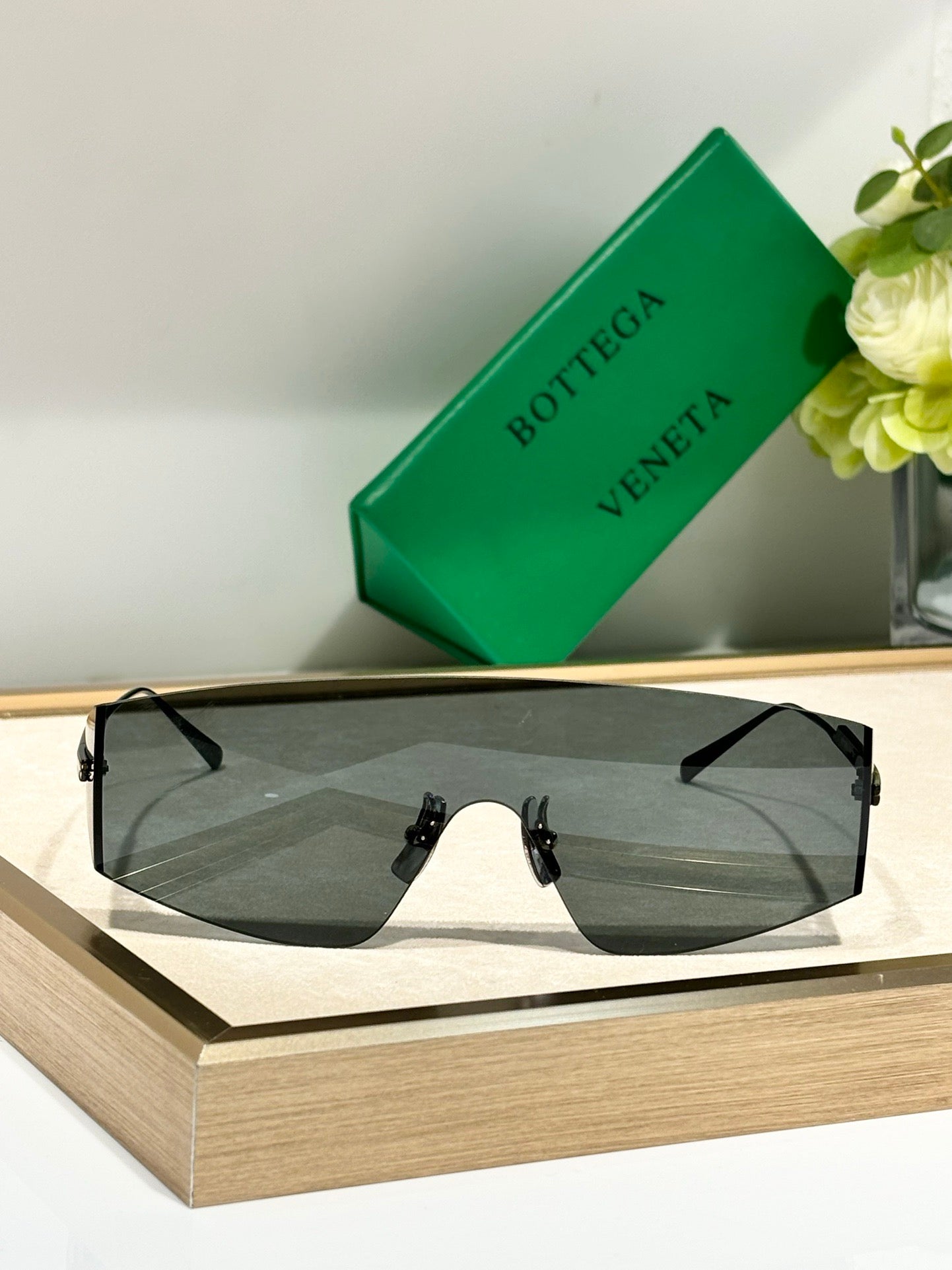 '-  BOTTEGA VENETA BV1299S Unapologetic Sunglasses💚