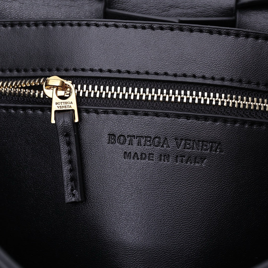 Bottega Veneta Small Cassette Small Intreccio leather bag 💚