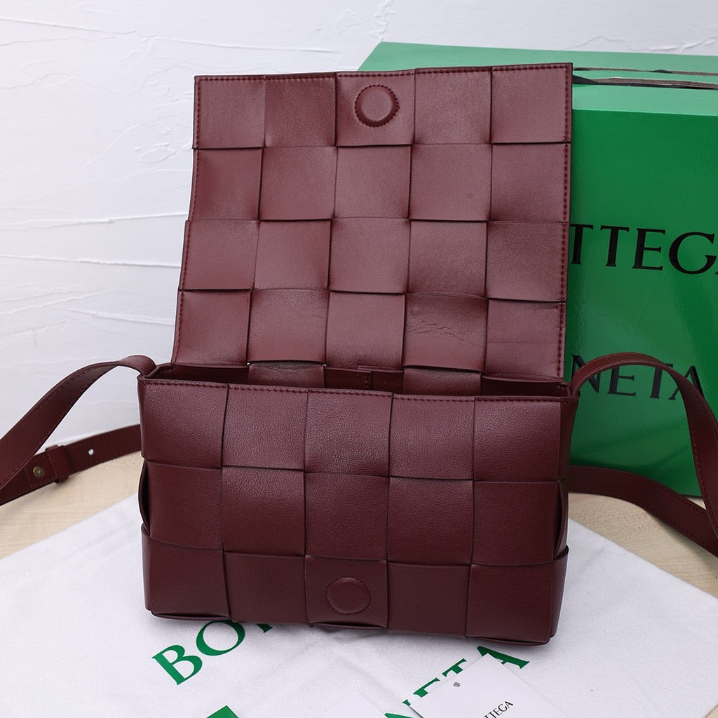 Bottega Veneta Small Cassette Small Intreccio leather bag 💚