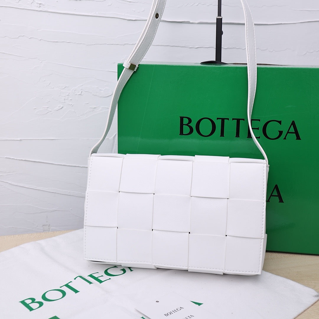 Bottega Veneta Small Cassette Small Intreccio leather bag 💚