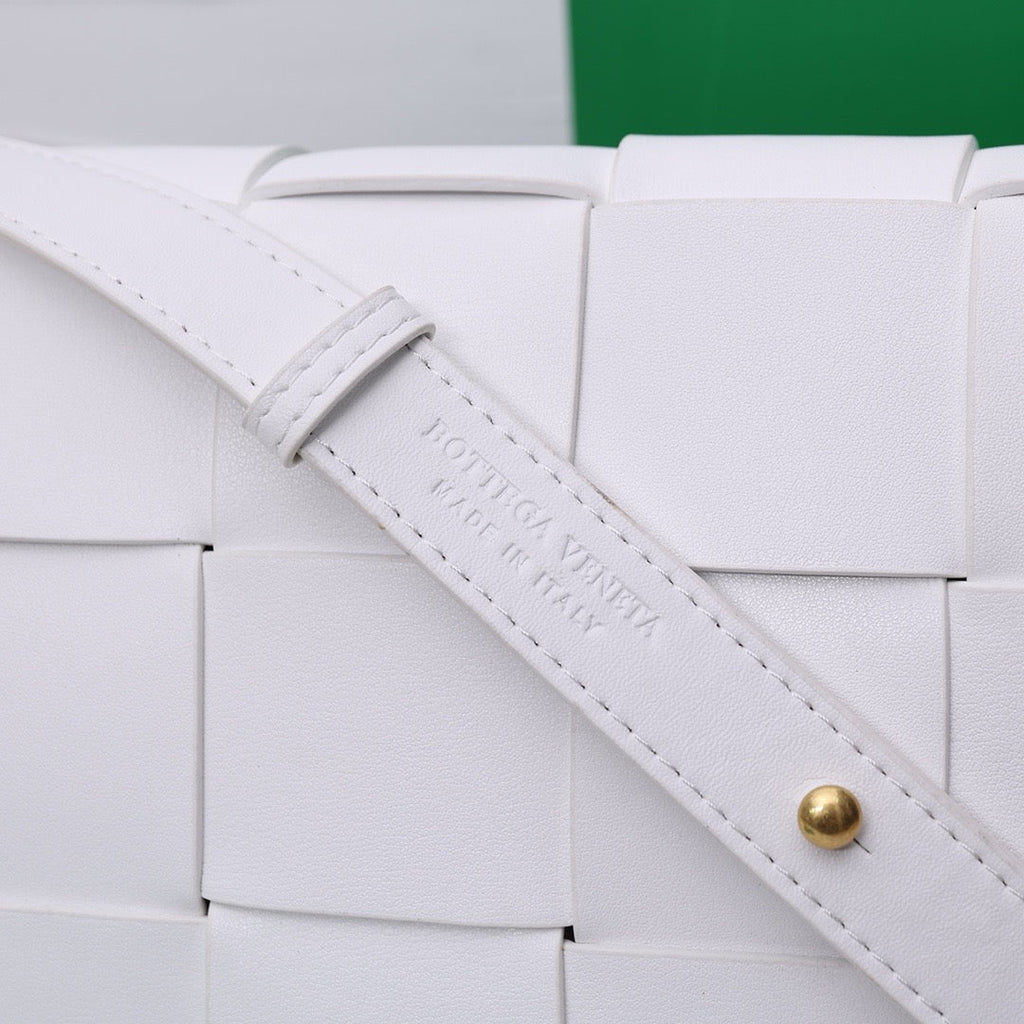 Bottega Veneta Small Cassette Small Intreccio leather bag 💚