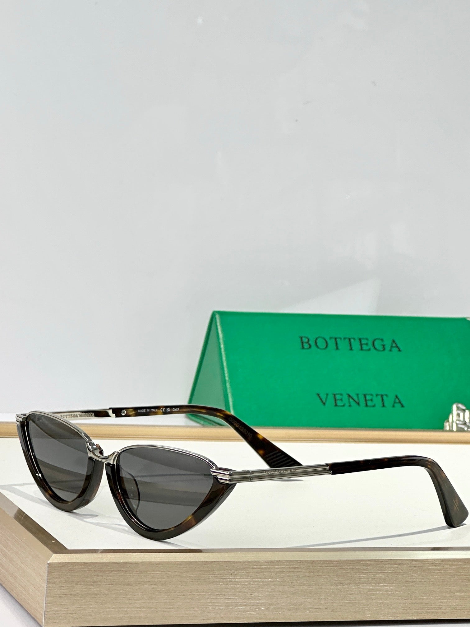 Bottega Veneta BV 1346S 001 Sunglasses 💚