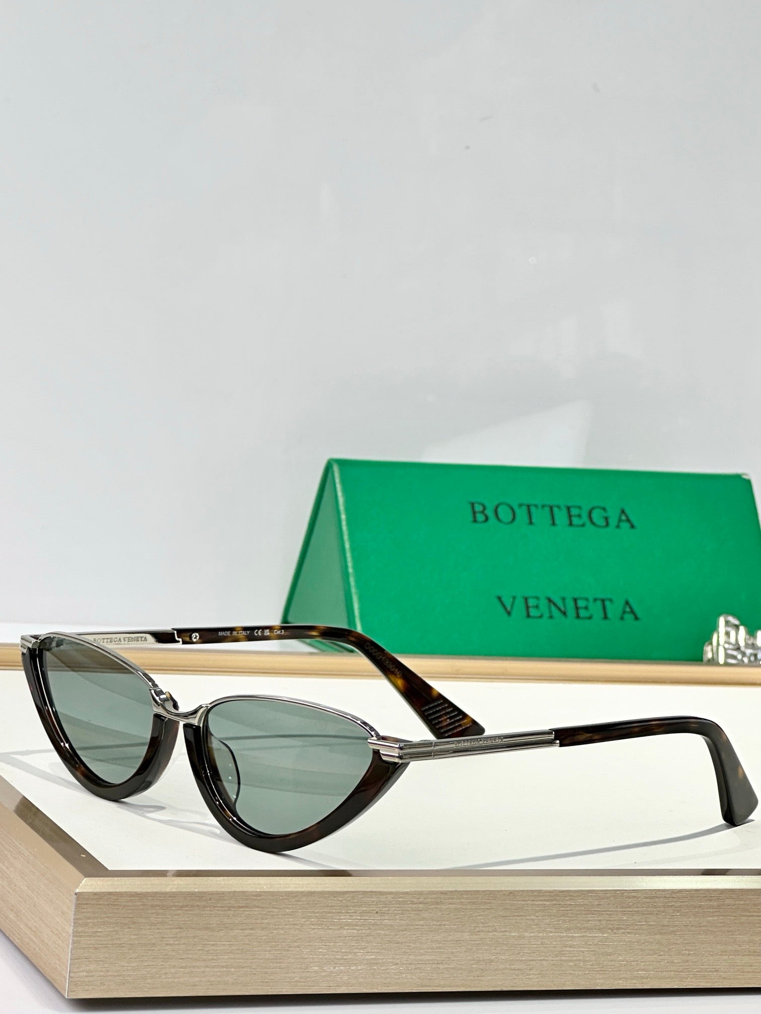 Bottega Veneta BV 1346S 001 Sunglasses 💚