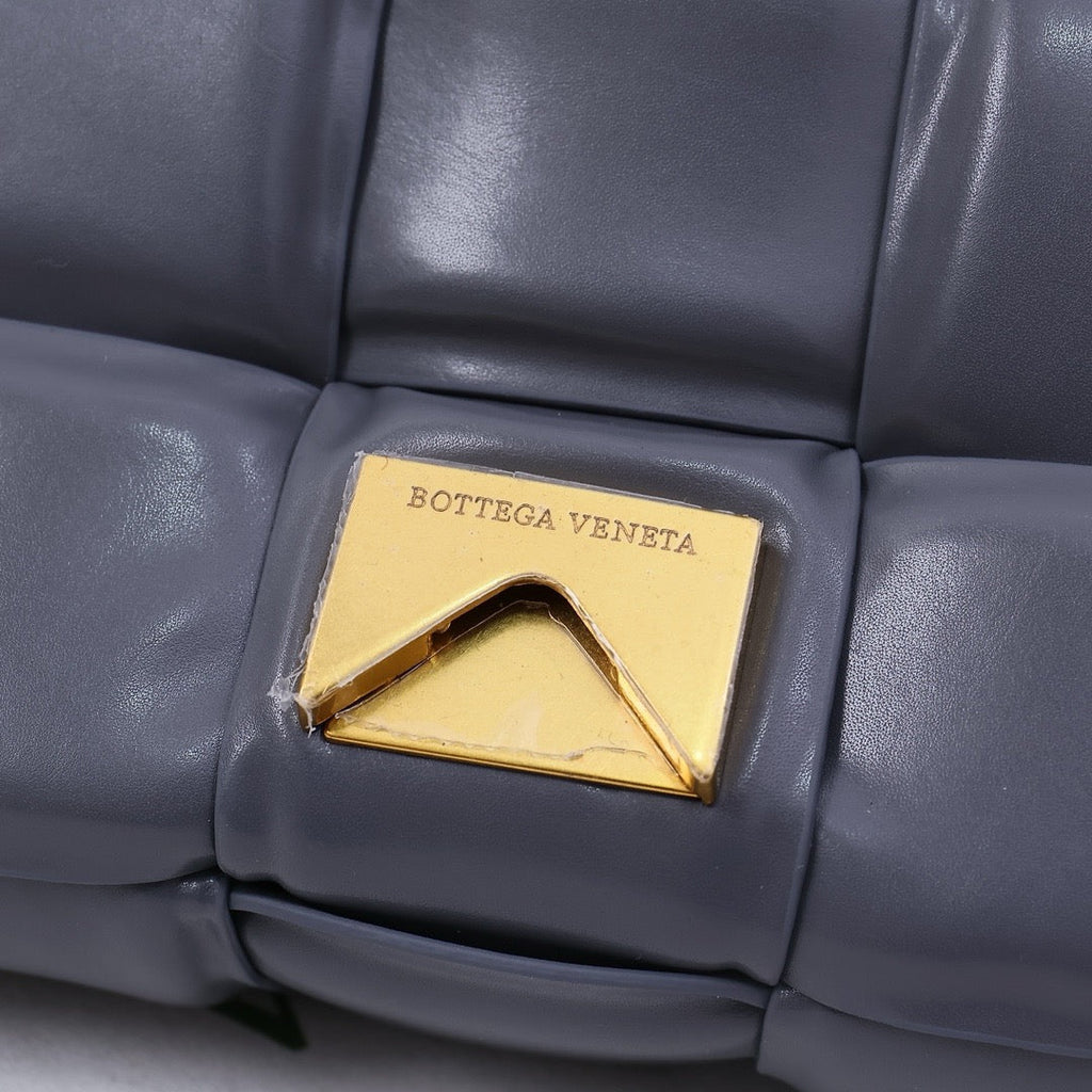 Bottega Veneta Classic size Padded Cassette leather bag 💚