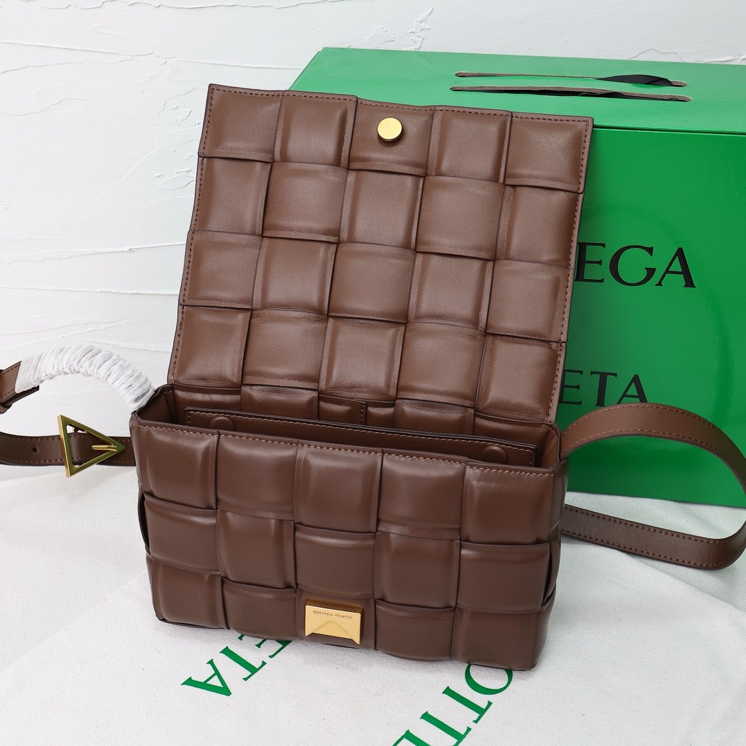 Bottega Veneta Classic size Padded Cassette leather bag 💚