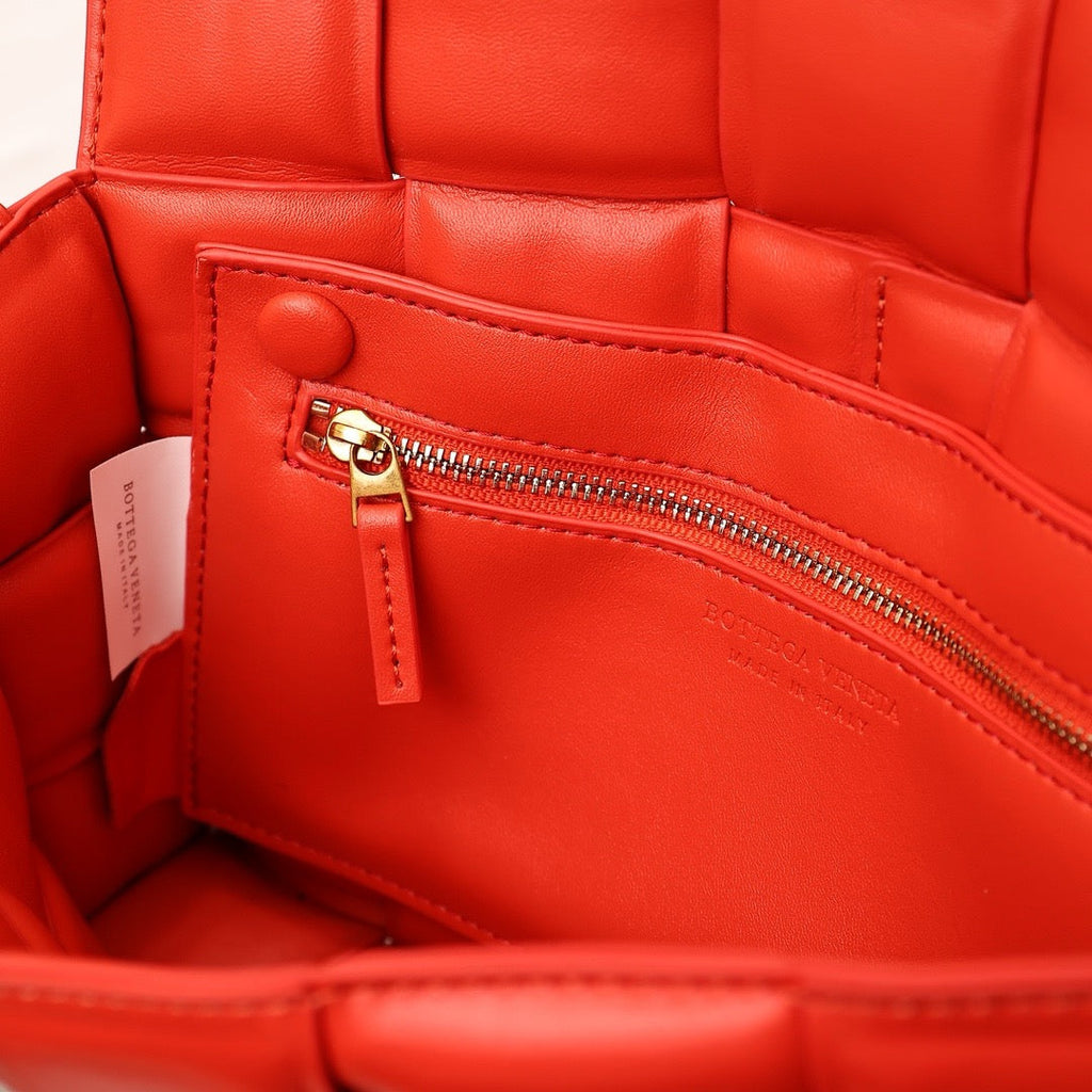 Bottega Veneta Classic size Padded Cassette leather bag 💚
