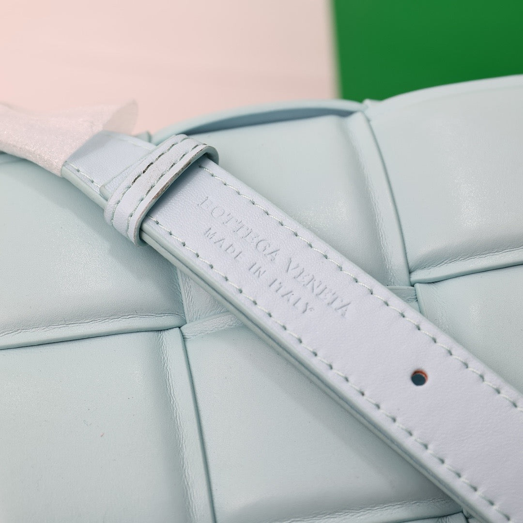 Bottega Veneta Classic size Padded Cassette leather bag 💚