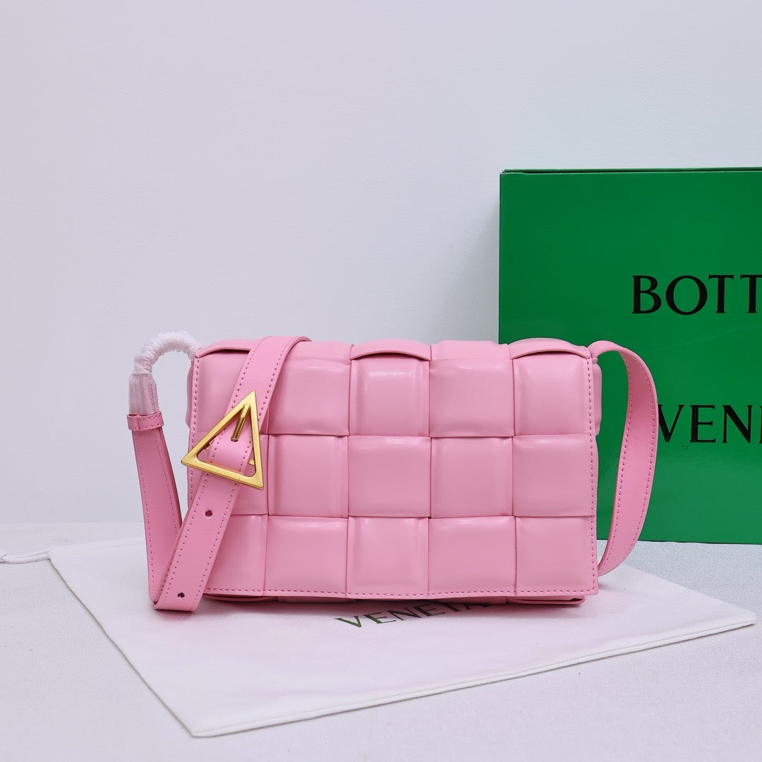 Bottega Veneta Classic size Padded Cassette leather bag 💚